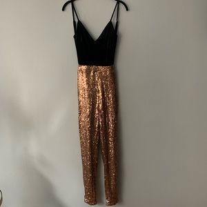 Black and gold sequin jumpsuit ✨